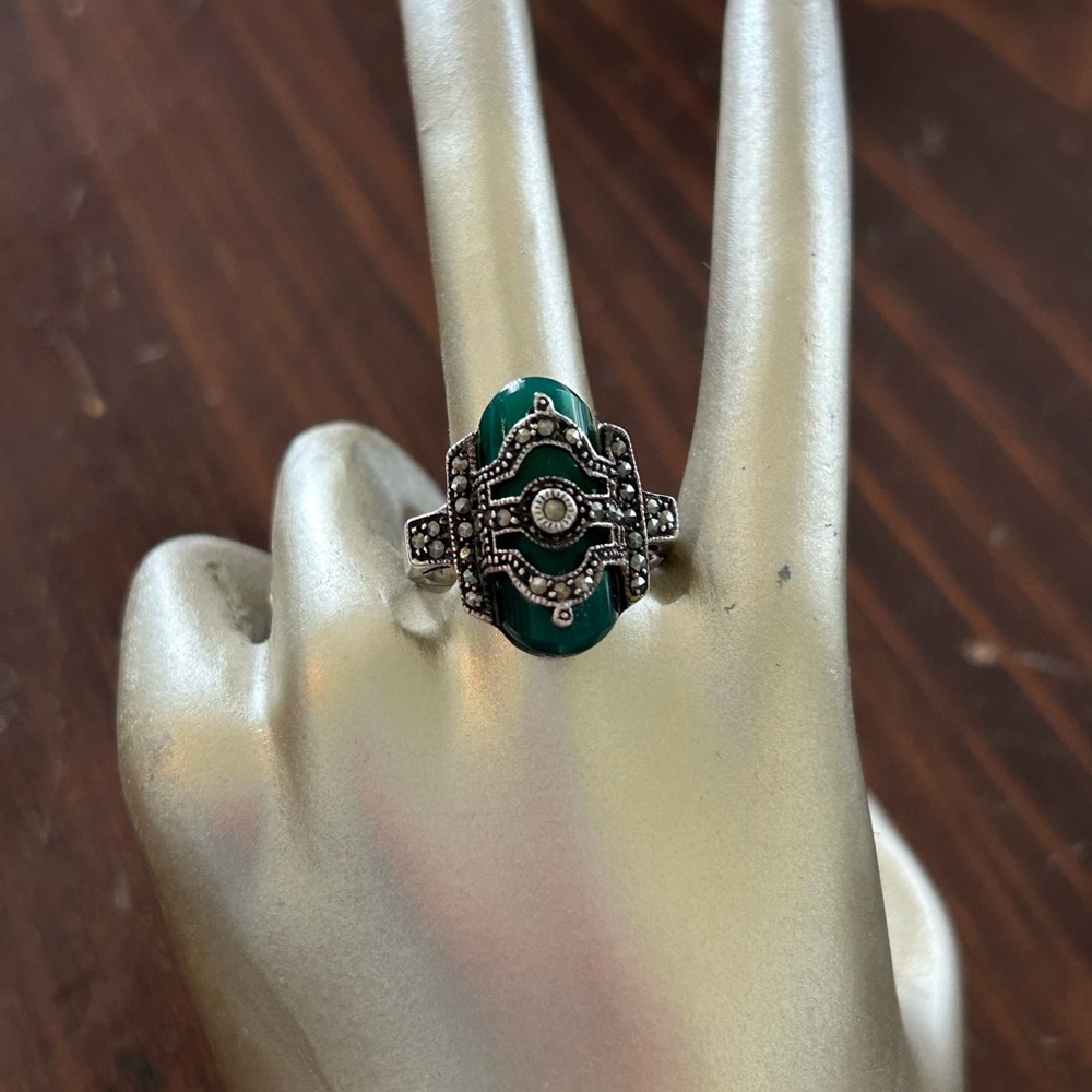 Women’s vintage jade and marcasite ring